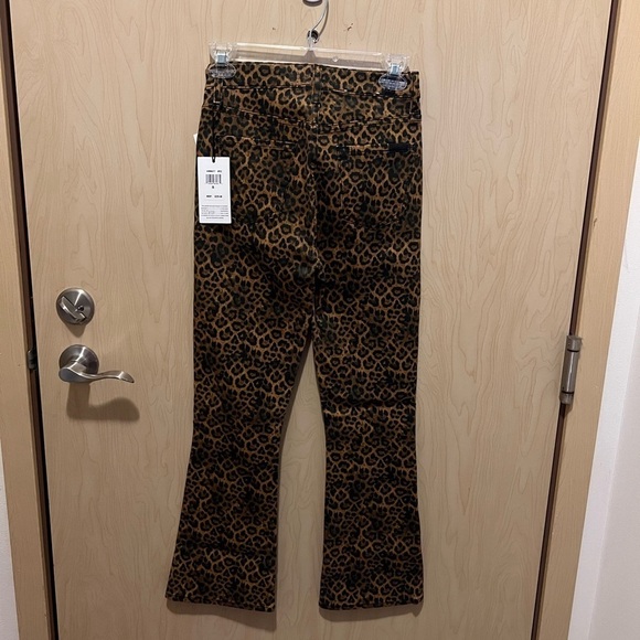 7 For All Mankind Leopard Print High Rise Slim Fit Kick Flare Jeans - Picture 3 of 4